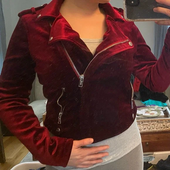 🛍️ DONATING 5/10 🛍️ Dark red velvet blazer - Picture 5 of 5